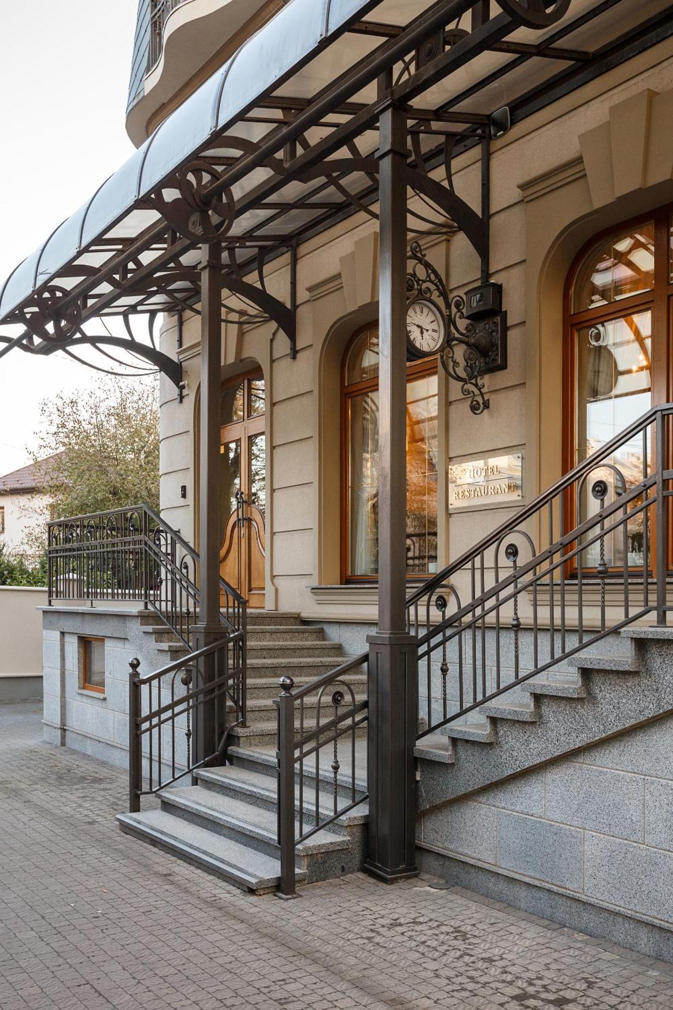 Ganz Hotel Ivano-Frankivsk Exterior foto